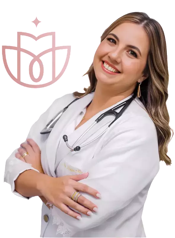 Dra Louise Machado com jaleco e estetoscópio